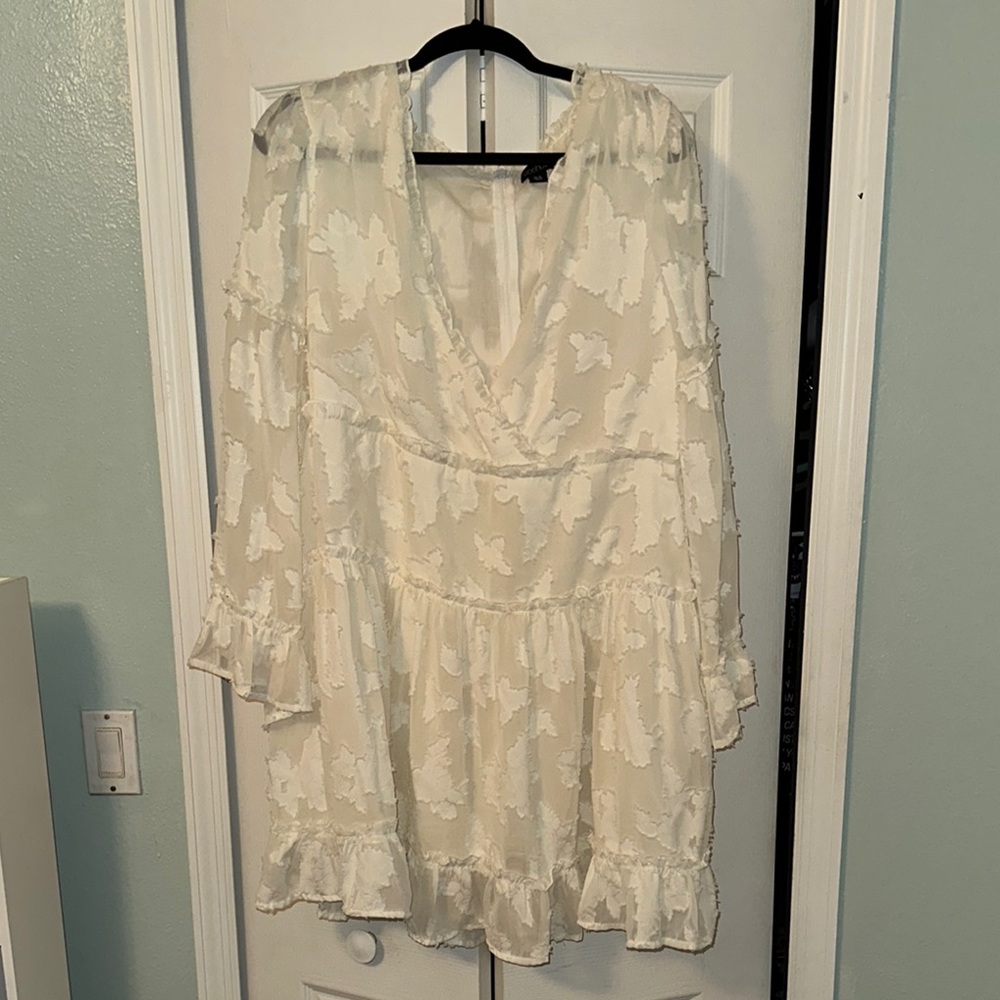 Women's Cream Ruffle Long-Sleeve V-Neck Top